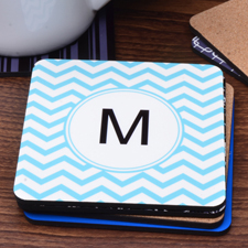 Erster Buchstabe Hellblau Wellenmuster Bierdeckel