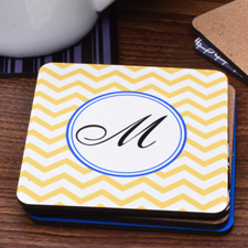 Erster Buchstabe Gelb Wellenmuster Bierdeckel