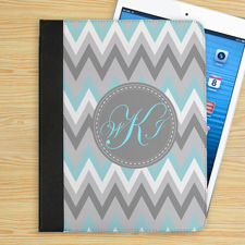 Monogramm Hellblau Weiß Grau Zickzack iPad Case Personalisieren