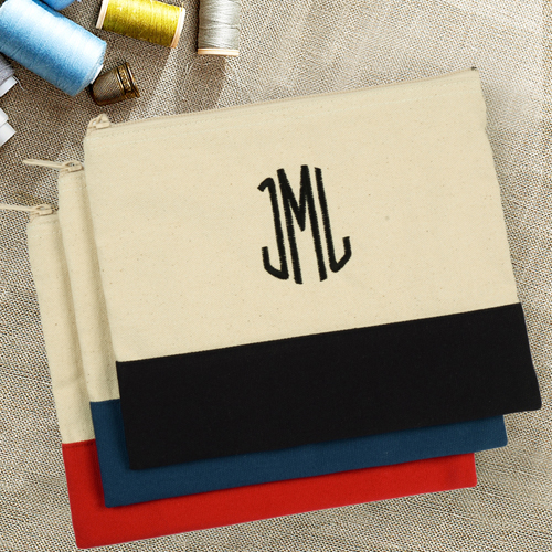 Schwarze Personalisierte Kosmetiktasche Bestickt drei Buchtaben 19,1 x 22,9 cm