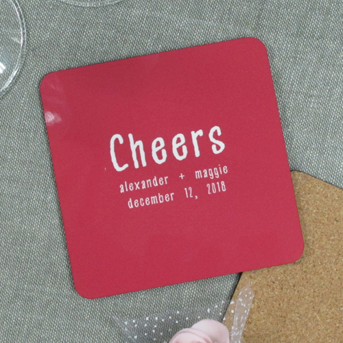 Dunkles Rot Bierdeckel Kunststoff und Kork Text eingeben Einzelstück
